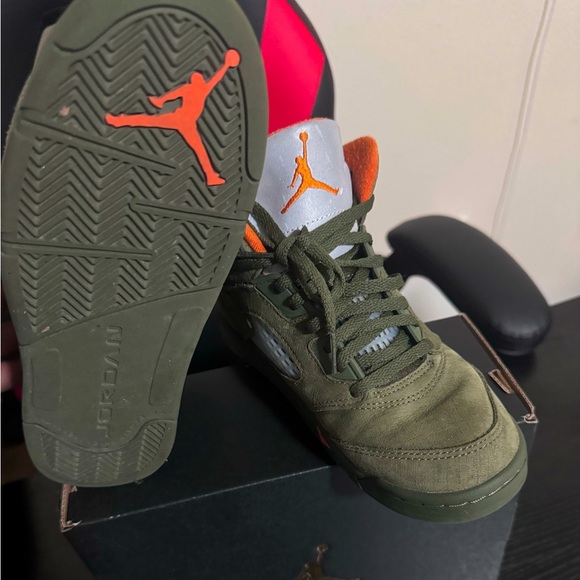 Retro 5 - Picture 1 of 1
